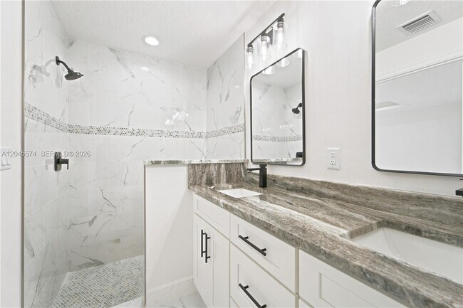Building Photo - 5203 Birch Dr