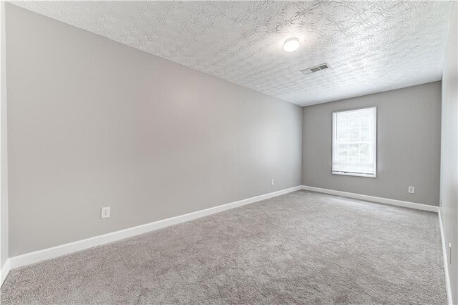 Building Photo - 4768 Sylvan St