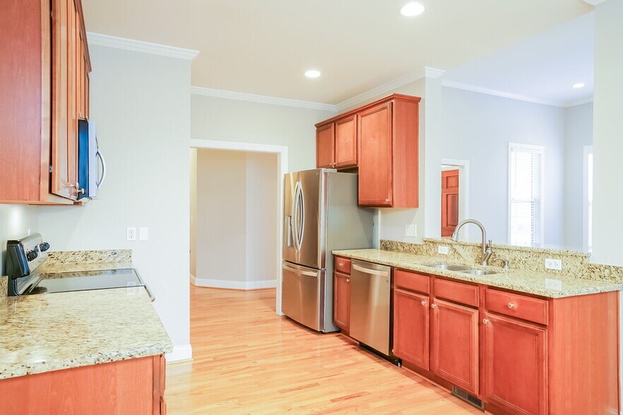 Building Photo - 621 Canvas Dr