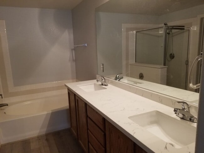 Building Photo - Townhome available in beautiful community