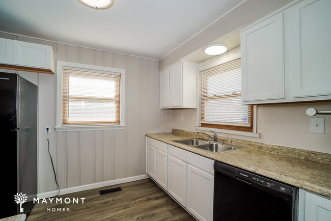 Building Photo - 4 Bedroom Home with Comfortable Layout