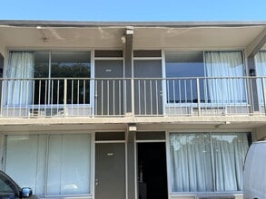 Building Photo - 5020 W Irlo Bronson Memorial Hwy