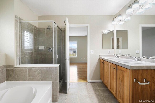Bedroom 5-piece Bathroom - 11629 Fenwick Cir