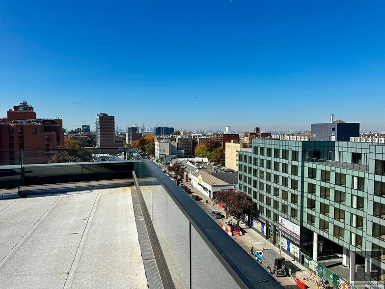 Building Photo - Northern Blvd | Flushing | 1 BR 1 BA, W/D & NO BROKER'S FEES