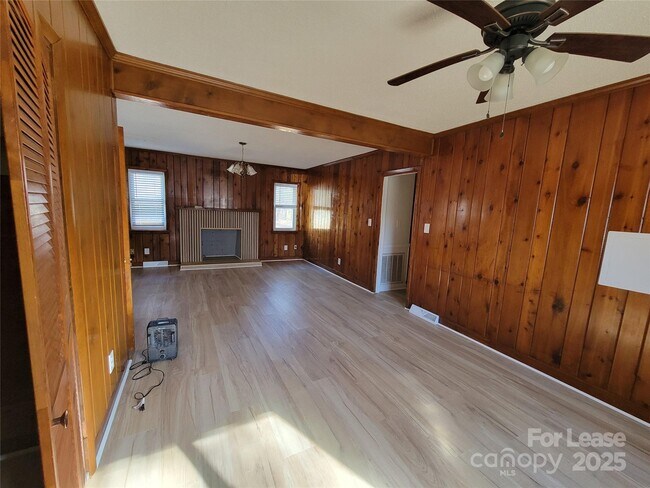 Building Photo - 6539 Louglen Cir