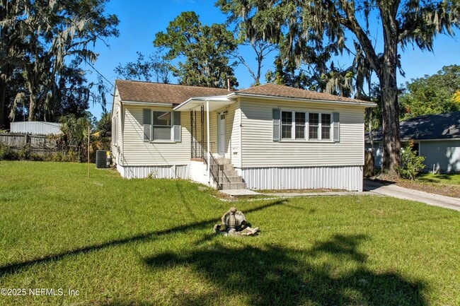 Building Photo - 1546 River Hills Cir W