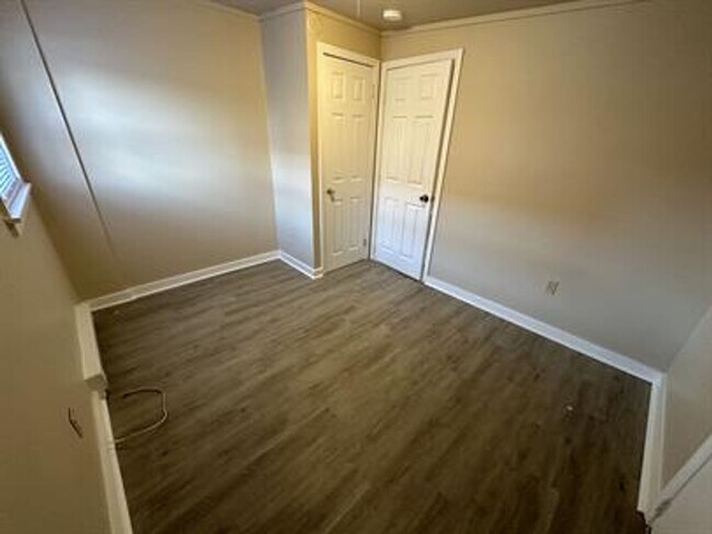 Building Photo - 25 Conestoga St