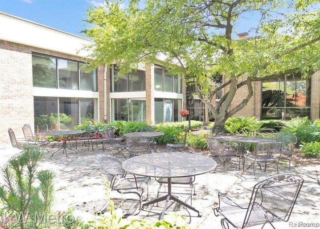 Building Photo - 18236 University Park Dr