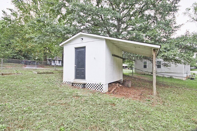 Building Photo - 212 Lakeshore Dr