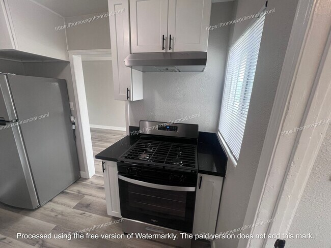 Building Photo - 370 W 44th St