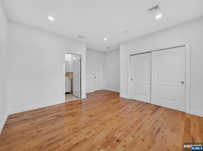Building Photo - 524 Harrison Ave