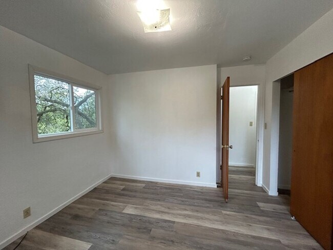 Building Photo - Charming Country Home in Petaluma – 4 Bed, 2 Bath | Available December 1st