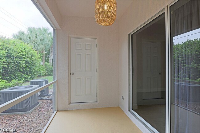 Building Photo - 8291 Pacific Beach Dr