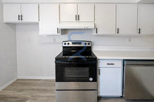 Building Photo - Charming 2BR/1.5BA All-Electric Home Next to Community Playground!