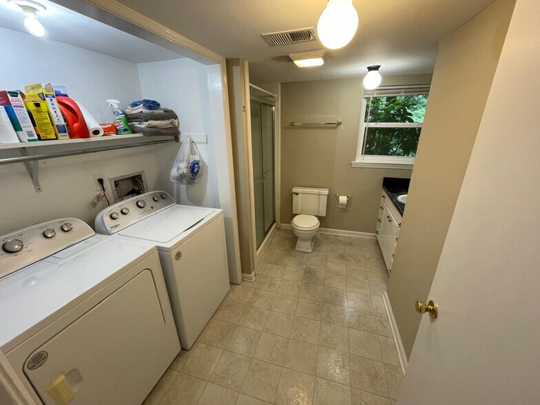 Building Photo - 4528 Sherry Ln