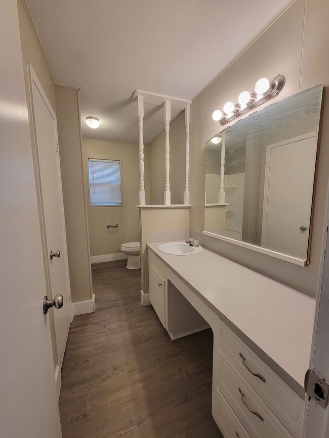 Building Photo - Recently Updated 3 Bed 2 Bath in Gun Barre...