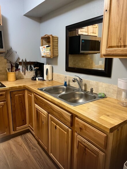 Building Photo - 1345 Brant Cir