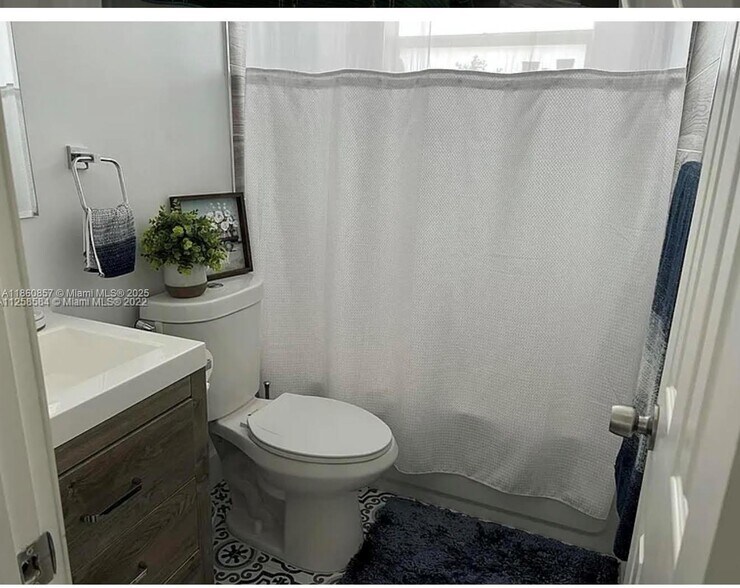 Building Photo - 6411 SW 20th St