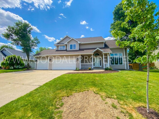 Primary Photo - Executive Home - 4 Bedroom, 3.5 Bathroom i...
