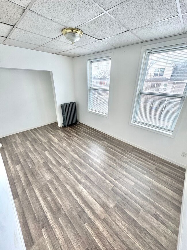 Building Photo - THREE BEDROOM IN WEST BETHLHEM