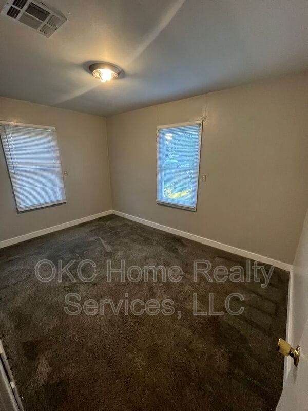 Building Photo - 116 W Beech St