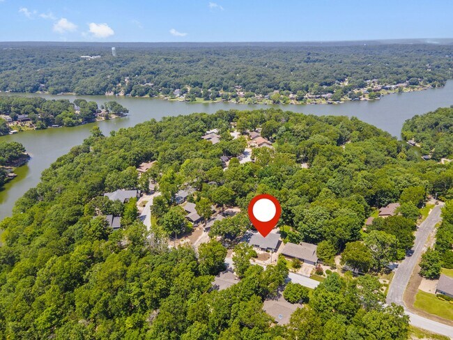 Building Photo - 30 Kensington Dr