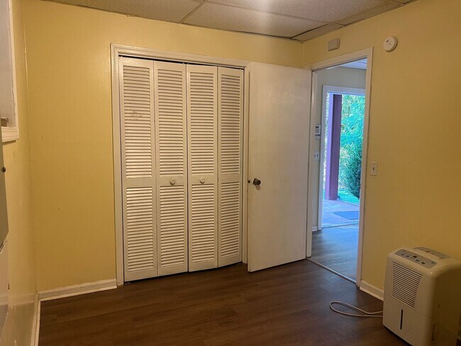 Building Photo - 8 Vine Ln