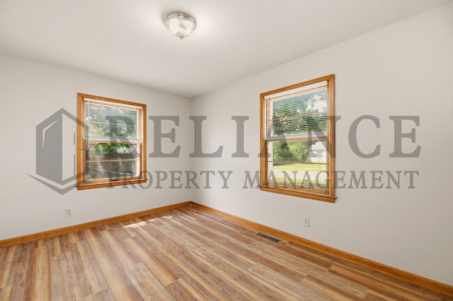 Building Photo - 656 S Whittier St