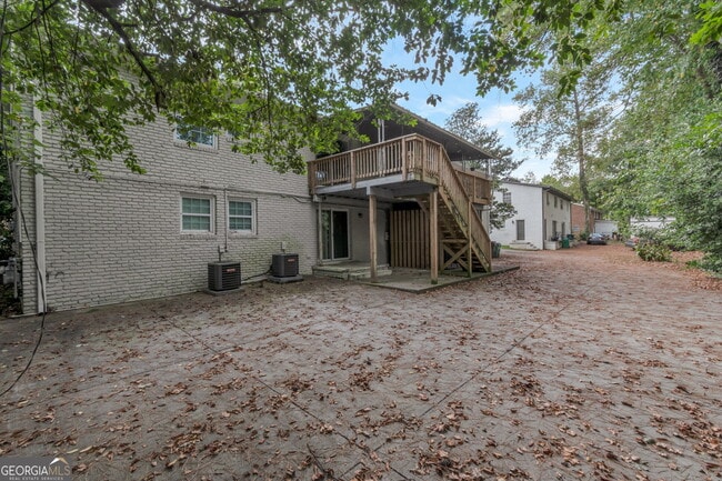Building Photo - 2364 Peachwood Cir NE