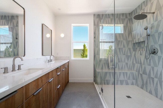 Building Photo - 416 Rosa Parks Rd