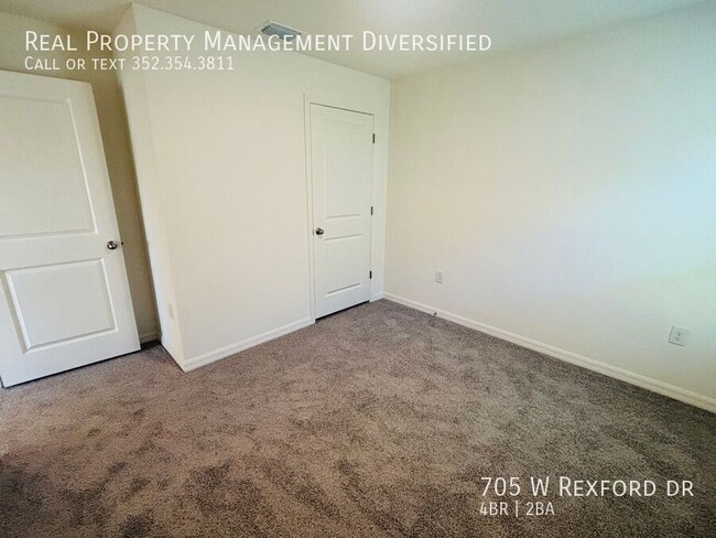 Building Photo - 705 W Rexford Dr