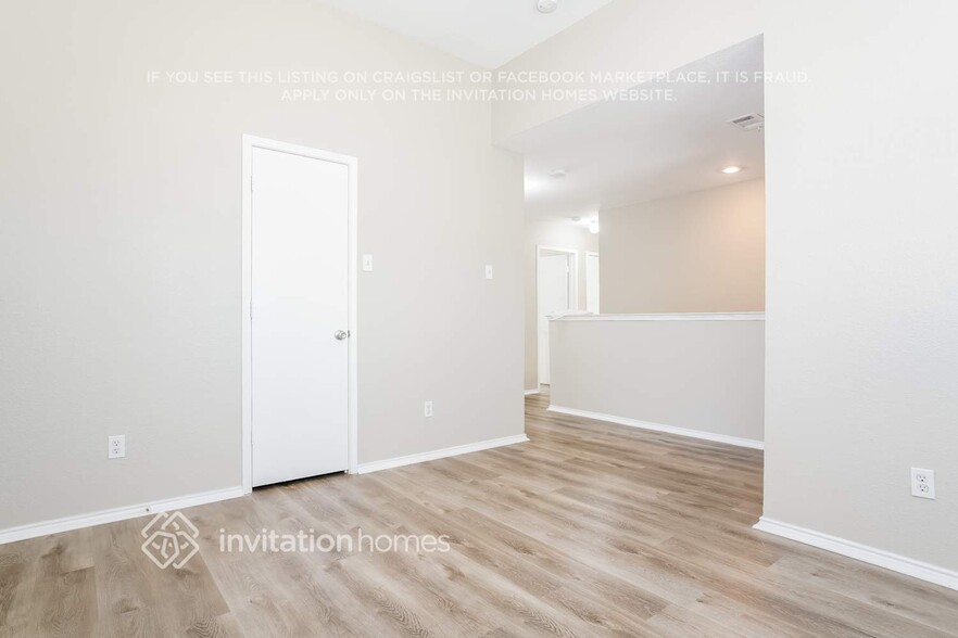 Building Photo - 9053 Trail Blazer Dr