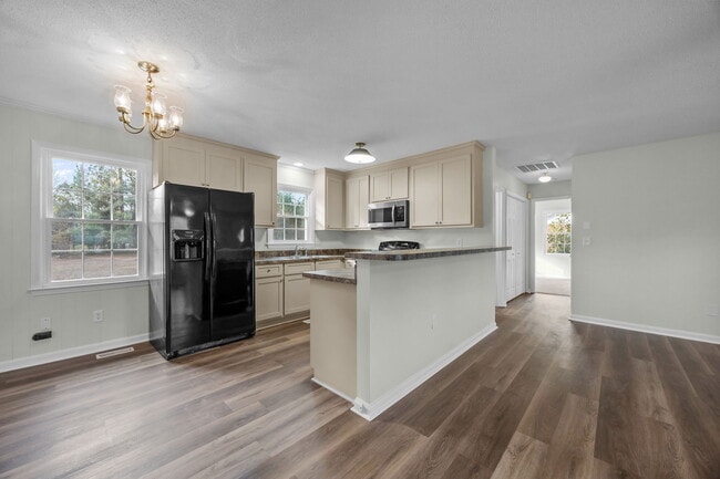 Building Photo - 904 Jennifer Ln