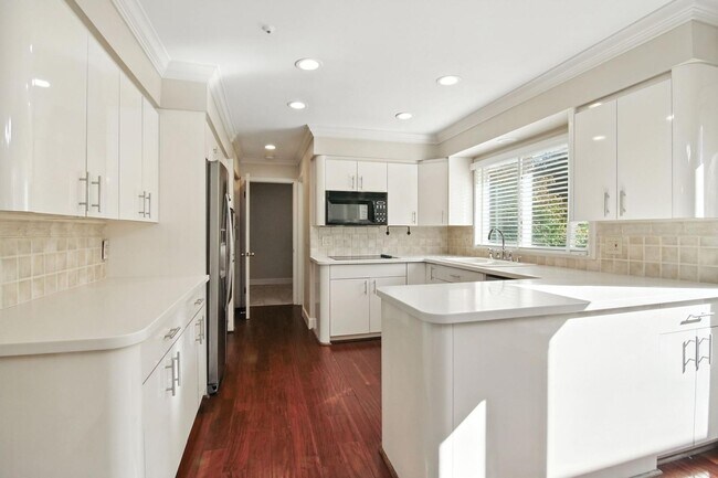 Building Photo - 5130 Provincial Dr