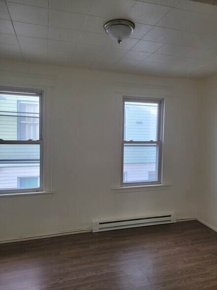 Building Photo - 83 Southview St