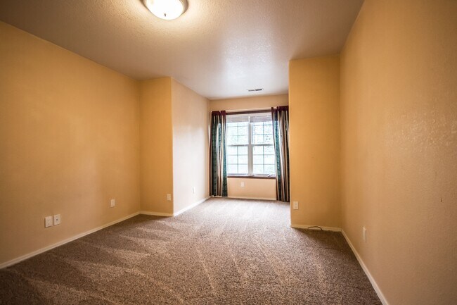 Building Photo - 206 S Riverside Harbor Dr