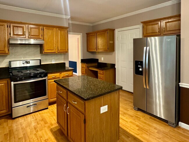 Building Photo - 4 Bed | 2.5 Bath House in Chapel Hill