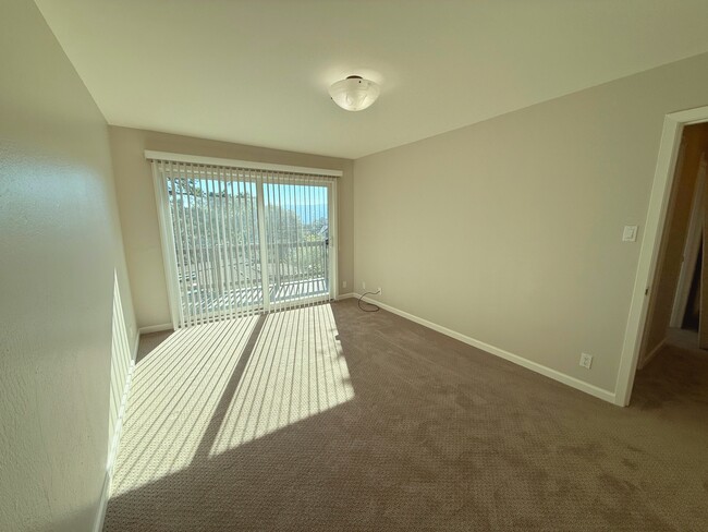 Building Photo - 2005 Monroe Ave