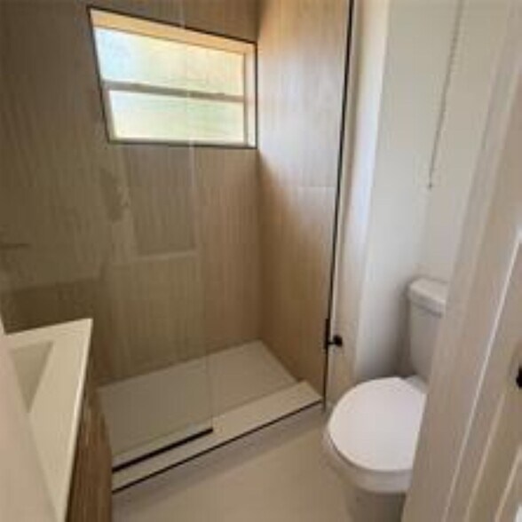 Building Photo - 1827 N Dixie Hwy