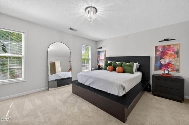 Building Photo - 2400 Huntscroft Ln