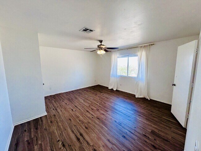 Building Photo - Beautiful 4 Bedroom House for rent in South Joshua Tree