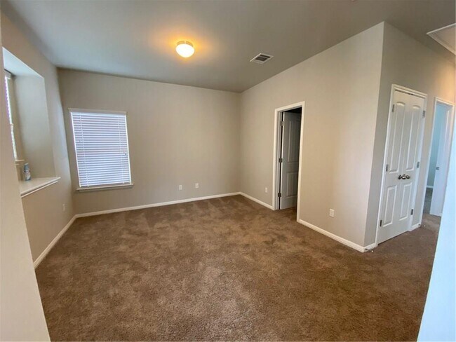 Building Photo - 428 S Brook Dr