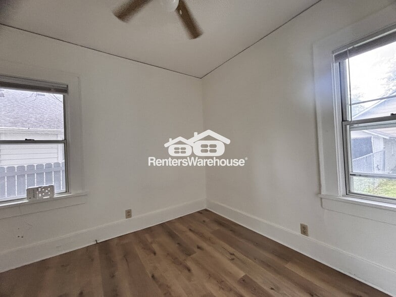 Building Photo - 1229 Merle Hay Rd