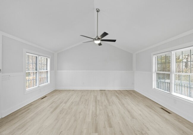 Building Photo - 114 Wayne Ave