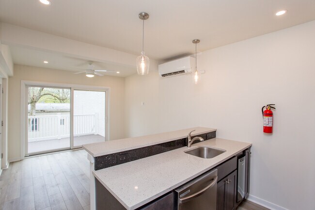 Building Photo - 41 Bridge St