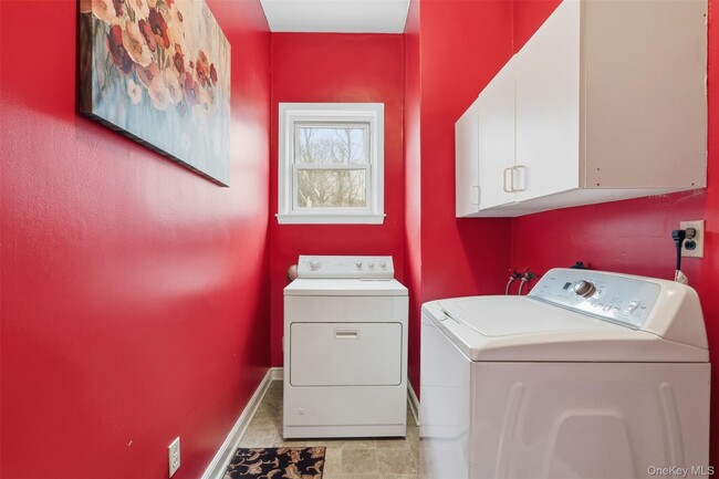 Building Photo - 11 Oakdale Manor