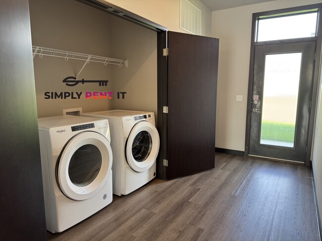 Building Photo - New 3 Bedroom, 3 Bathroom Sublease Brick Towne Ames Townhome