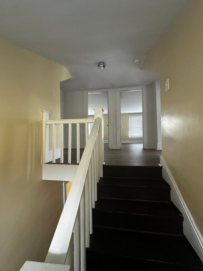 Building Photo - Spacious Home in Pulaski