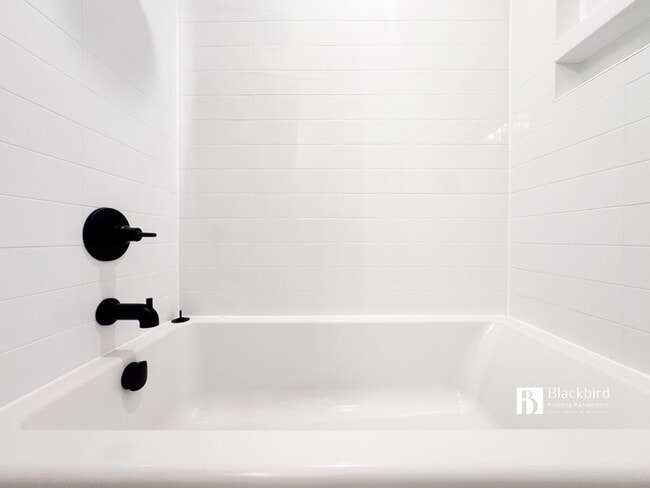 Building Photo - 1011 18th St NE