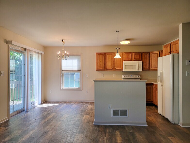 Building Photo - 23 Village Dr